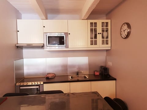 Family Cottage | Private kitchen | Oven, stovetop, espresso maker, coffee/tea maker