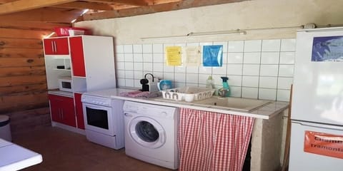 Standard Studio | Shared kitchen | Oven, stovetop, espresso maker, coffee/tea maker