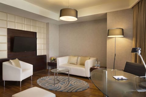 Suite Room with 2 Way Airport Transfers | Premium bedding, minibar, in-room safe, desk