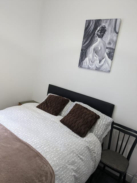 Basic Double Room | Iron/ironing board, free WiFi, bed sheets