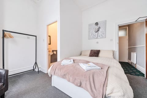 Premium Room | Iron/ironing board, free WiFi, bed sheets