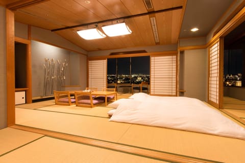 Japanese Suite, Non Smoking | Down comforters, in-room safe, iron/ironing board, free WiFi