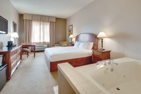 Junior Suite | In-room safe, blackout drapes, iron/ironing board, rollaway beds