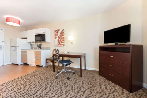 Standard Room, 1 Queen Bed, Non Smoking | Private kitchen | Full-size fridge, microwave, stovetop, dishwasher