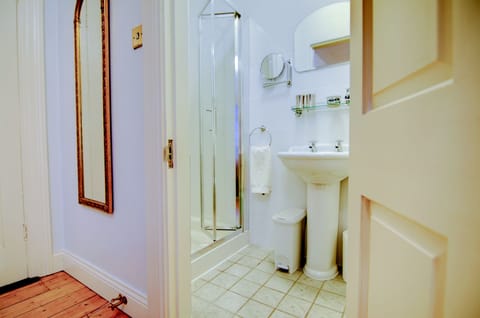 Double Room, Ensuite | Bathroom | Shower, free toiletries, hair dryer, towels