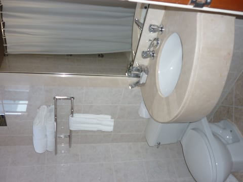 Standard Triple Room | Bathroom | Combined shower/tub, free toiletries, hair dryer, towels