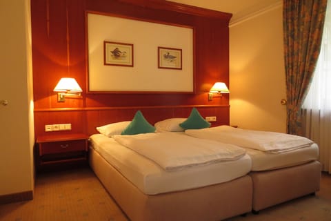 Double Room | In-room safe, desk, soundproofing, free WiFi