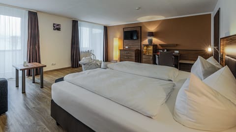 Superior Double Room | Minibar, in-room safe, desk, free WiFi