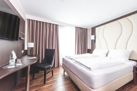 Standard Double Room, City View | Hypo-allergenic bedding, minibar, in-room safe, desk