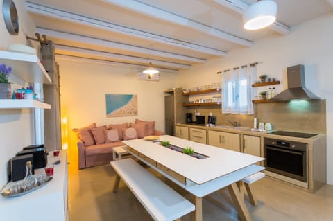 3 Villas with 3 private pools & Jacuzzi:
Villa Artemis