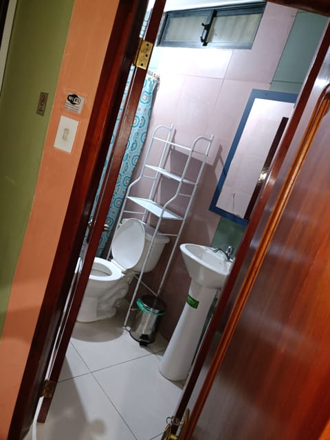 Classic Double Room | Bathroom | Shower, rainfall showerhead, bidet, towels