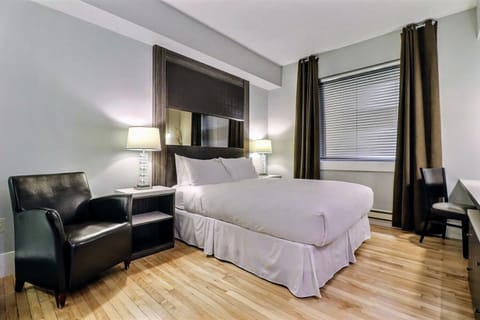 Room, 1 Queen Bed | Egyptian cotton sheets, premium bedding, pillowtop beds, desk