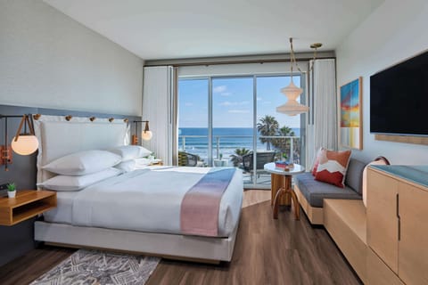 Room, 1 King Bed, Ocean View | Premium bedding, minibar, in-room safe, laptop workspace