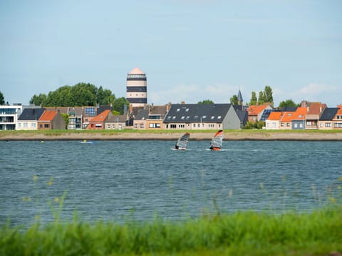 Water, Sky, Plant, Building, Boat, Watercraft, Lake, Coastal And Oceanic Landforms, Cloud, Watercourse