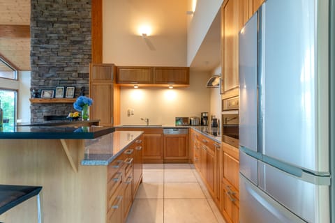 Deluxe Villa | Private kitchen | Full-size fridge, microwave, stovetop, dishwasher