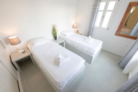 2 villas for 10:
Villa Areti