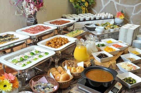 Daily buffet breakfast for a fee