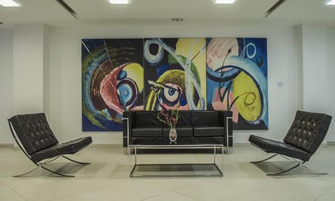 32-inch LCD TV with cable channels, TV