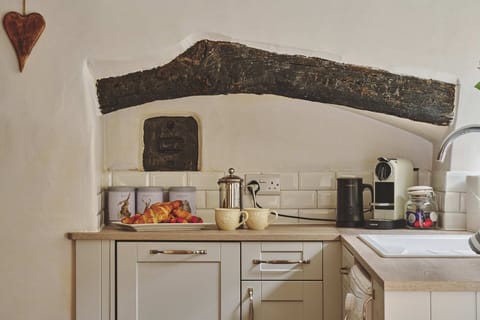 Traditional Cottage, Private Bathroom | Shared kitchen | Highchair