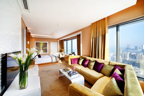 Executive Suite | Living area | 50-inch flat-screen TV with satellite channels, TV, iPad