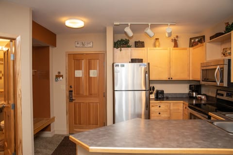 Condo, 1 Bedroom | Private kitchen | Fridge, oven, coffee/tea maker, toaster