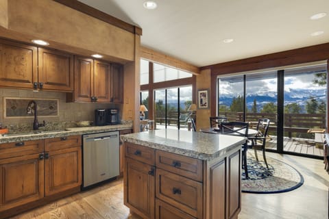 Beautiful Kitchen with Views!