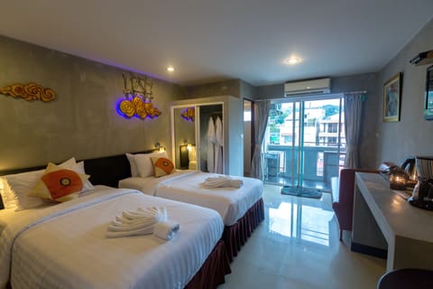 Premier Twin Room | Balcony