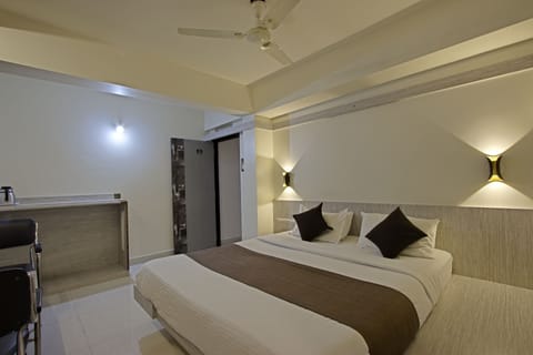 Deluxe Double Room | Premium bedding, Select Comfort beds, in-room safe