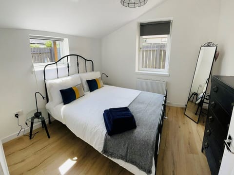 Double bedroom | Ardrhu Cottage, Dunoon