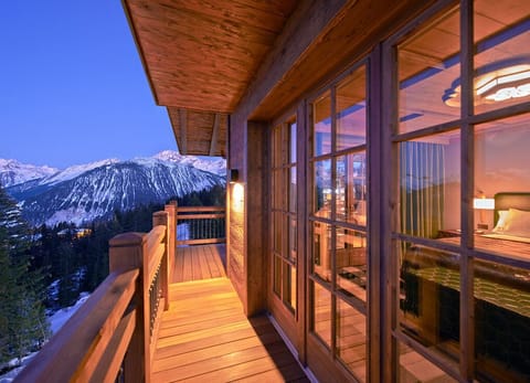 Junior Suite (Prestige) | Premium bedding, free minibar items, in-room safe, desk