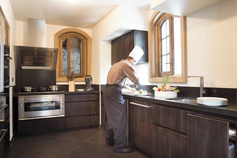 Espresso maker, electric kettle