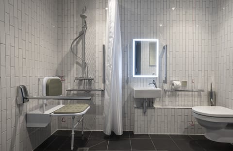 Comfy Accessible Double | Bathroom | Shower, free toiletries, hair dryer, towels