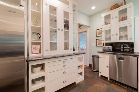 House (Charleston House Vacation Rental of C) | Private kitchen | Full-size fridge, oven, stovetop, dishwasher