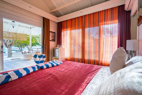 Beach Front Lontar | Premium bedding, minibar, individually furnished, desk