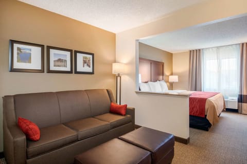 Suite, Non Smoking | In-room safe, desk, soundproofing, iron/ironing board