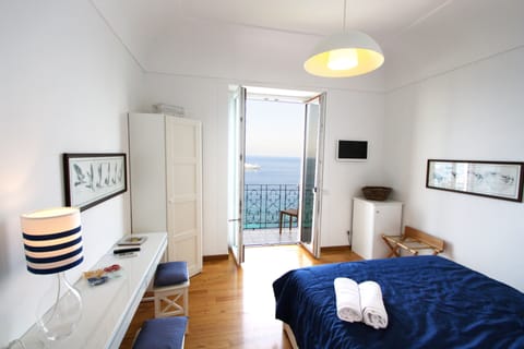 Deluxe Double Room, Sea View | Egyptian cotton sheets, minibar, in-room safe, free WiFi