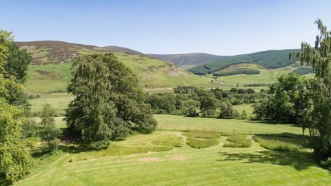 Mossfennan House - surrounding area and view