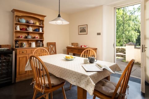 Mossfennan House - kitchen table with door leading out to the garden