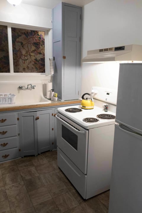 Adventure Studio | Private kitchen | Fridge, microwave, stovetop, coffee/tea maker