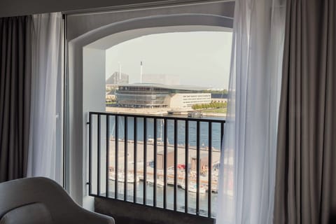 Suite, Tower (Waterfront View) | Premium bedding, pillowtop beds, minibar, in-room safe