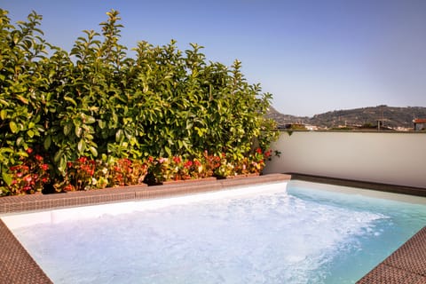 Seasonal outdoor pool, sun loungers