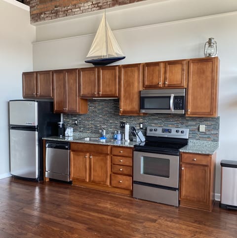 Fully stocked kitchen!