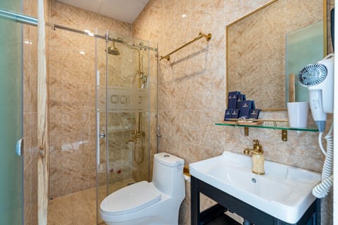 Superior Double Room | Bathroom | Shower, hydromassage showerhead, designer toiletries, hair dryer