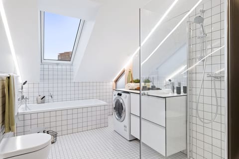 Apartment, 4 Bedrooms | Bathroom | Towels