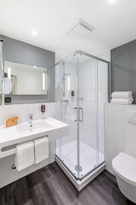 Standard Suite, Multiple Beds | Bathroom | Shower, eco-friendly toiletries, towels