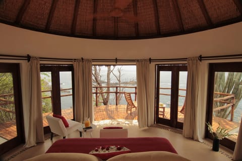 Honeymoon Suite | Premium bedding, minibar, in-room safe, individually decorated