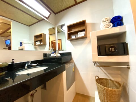 Standard Double Room | Bathroom sink