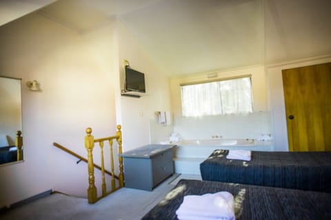 Thermal Family Unit, Private Pool | In-room safe, desk, free WiFi, bed sheets