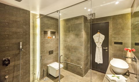 Aveda Suite | Bathroom | Shower, free toiletries