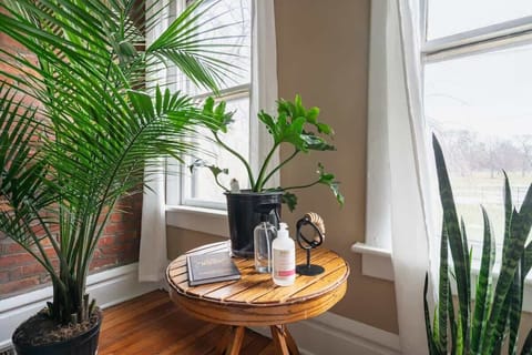 Columbus Gem w/Central AC & Security Cameras
"I could not be more pleased with our stay, Jungle House customer service is outstanding, his commitment to ensuring you have a great stay is unprecedented. I highly recommend staying here if you’re lookin